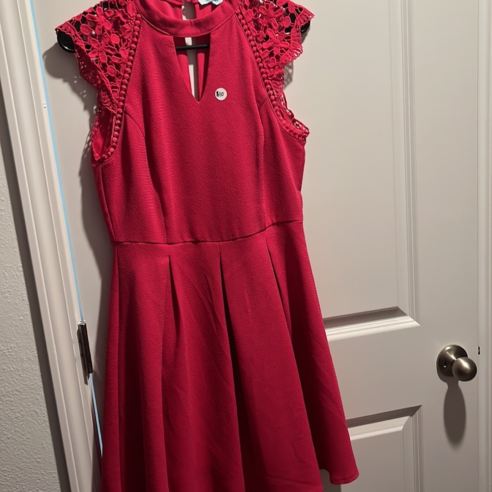Dresses - Picture 5 of 12